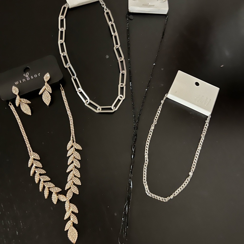 Bundle of fashion necklaces only $10!
